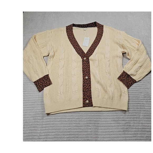 made with love Sweaters - Made With Love Sweater Womens XL Cream & Animal Print Pearl Buttons